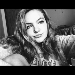 Meet your Posher, Caitlyn